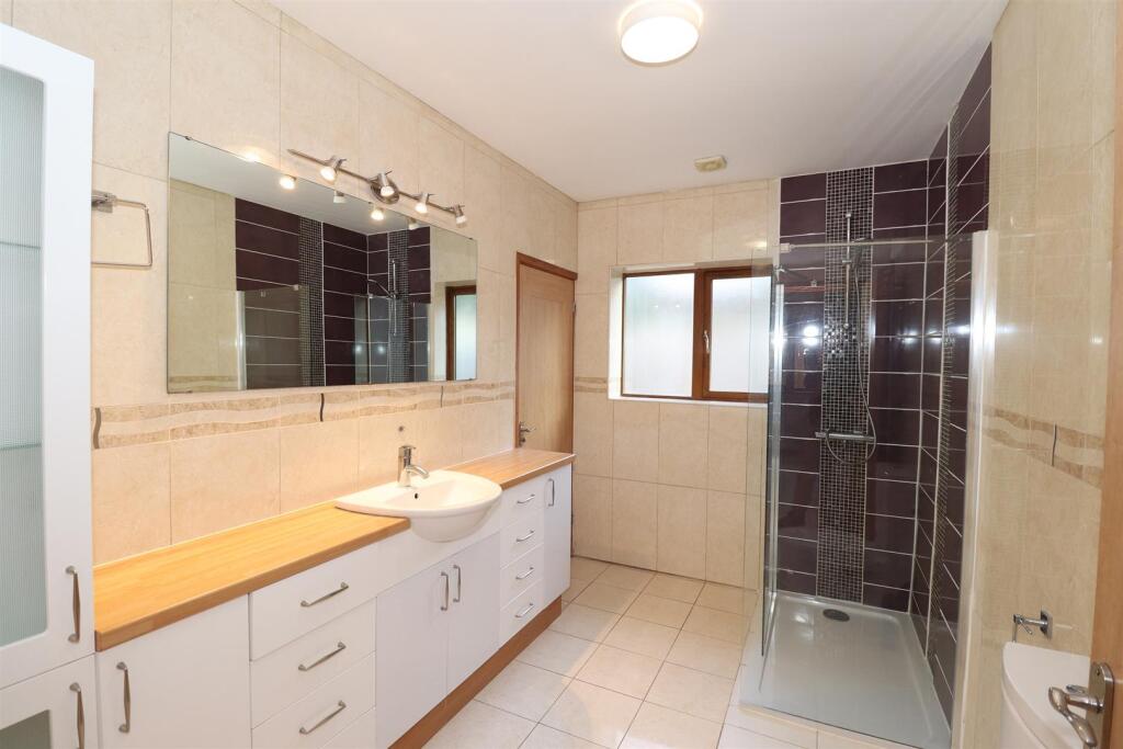 Jack &amp; Jill Bathroom