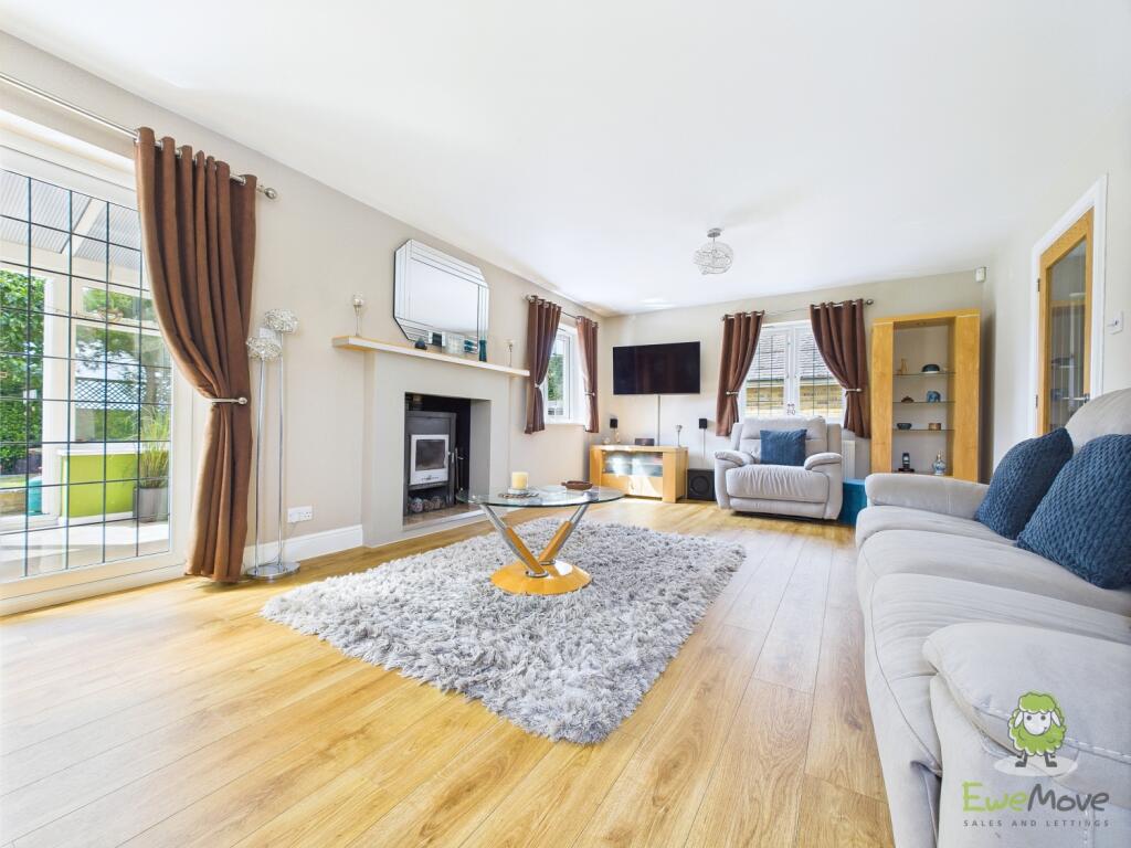 CAM01543G0-PR0132-STILL027