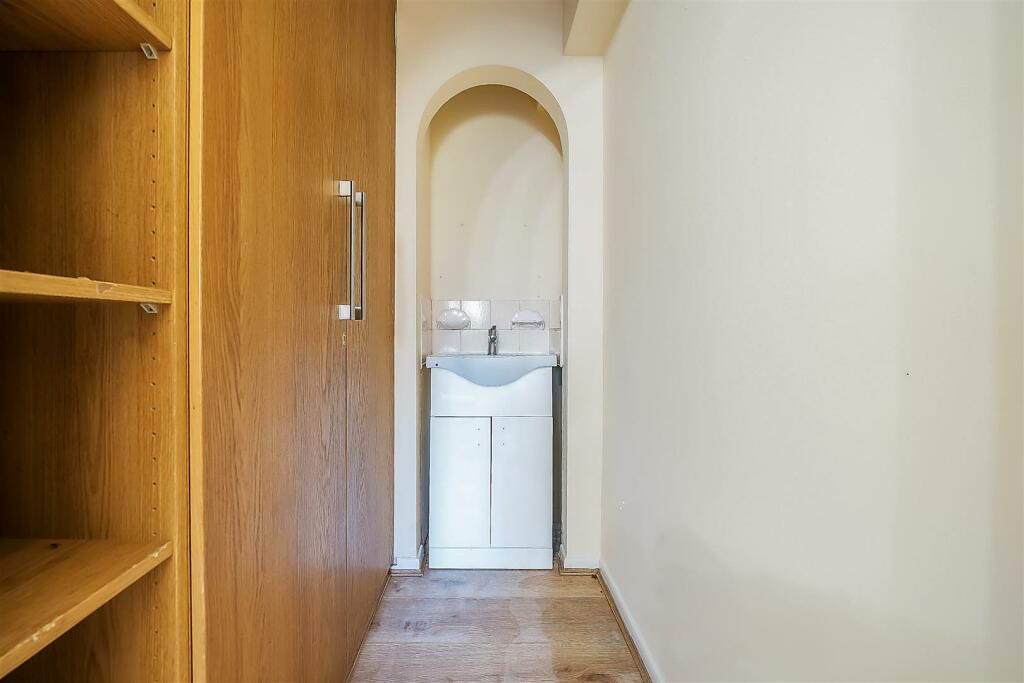 Walk in Wardrobe.jpg