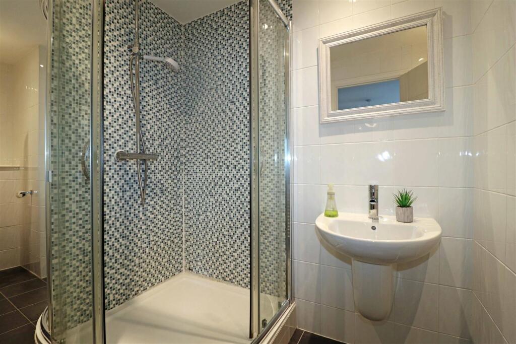 En-Suite Shower