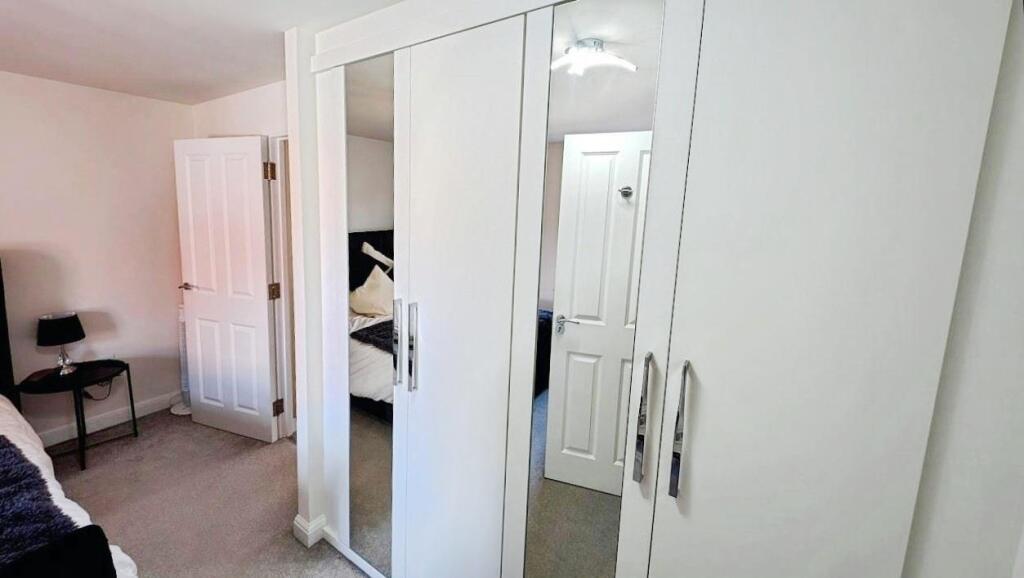 4 Derham Crescent wardrobes a.jpg