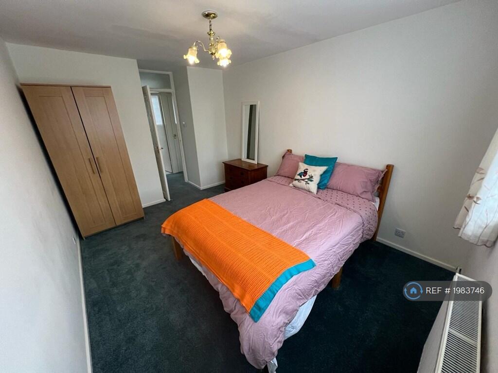 Double Bedroom 