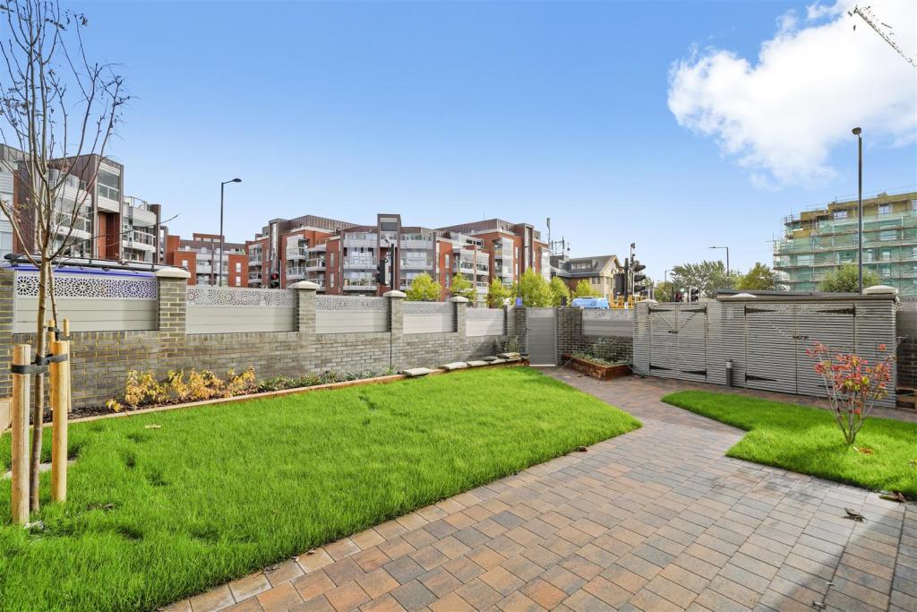 Flat 1, 348 Dollis Hill Lane  - NgujSKBUR3xt2SClYe