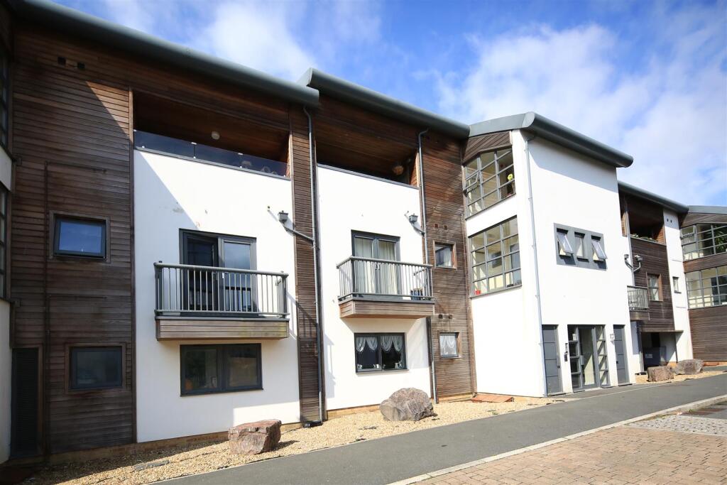 102 Endeavour Court (5).JPG