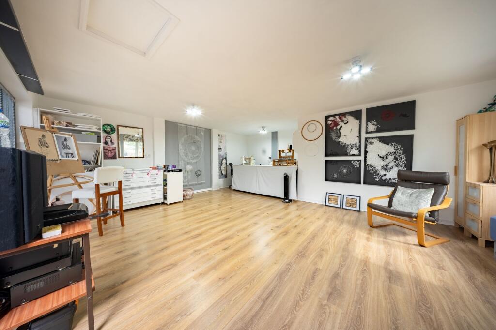 Garage/Studio 3rd
