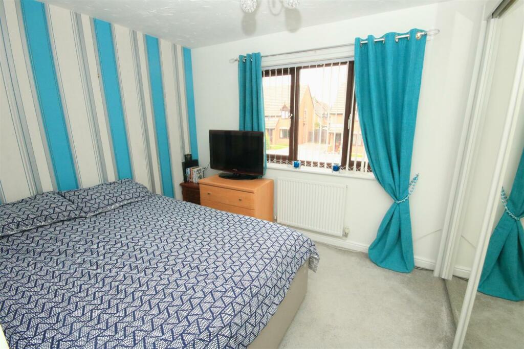 BEDROOM 2