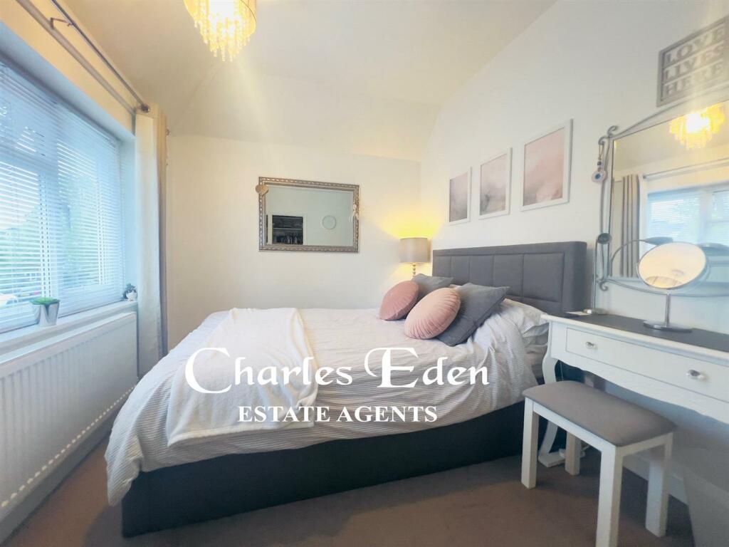 Bedroom 1.jpg