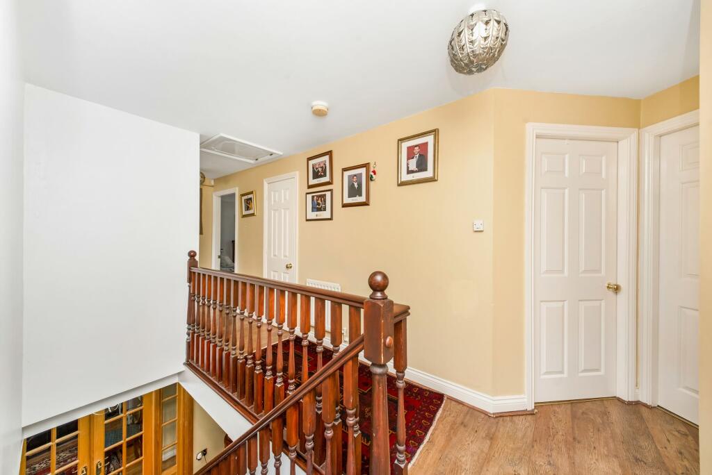FIRST FLOOR LANDING