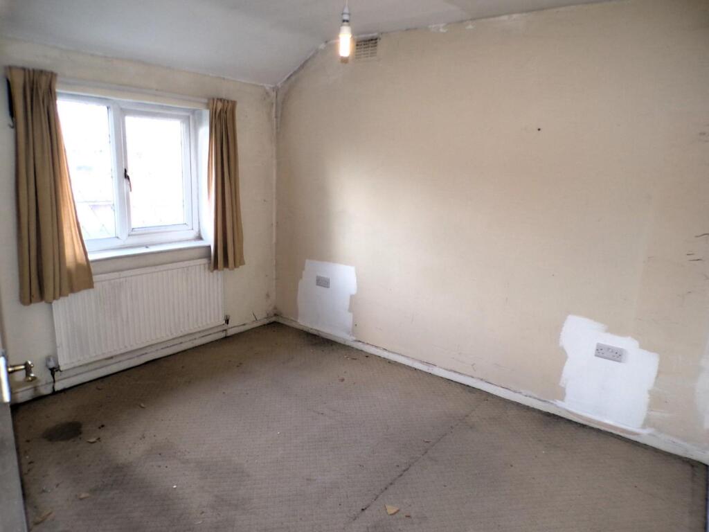 WestminsterRd25bed1.JPG