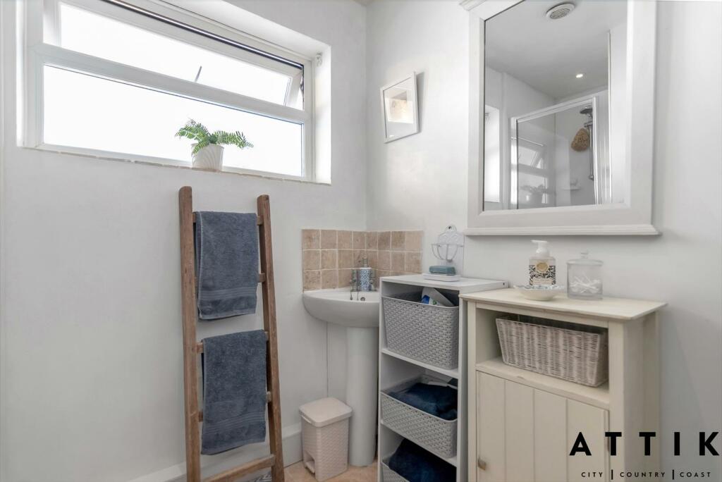 10 Valley Close, Holton IP19 8NF (17) (1).jpg