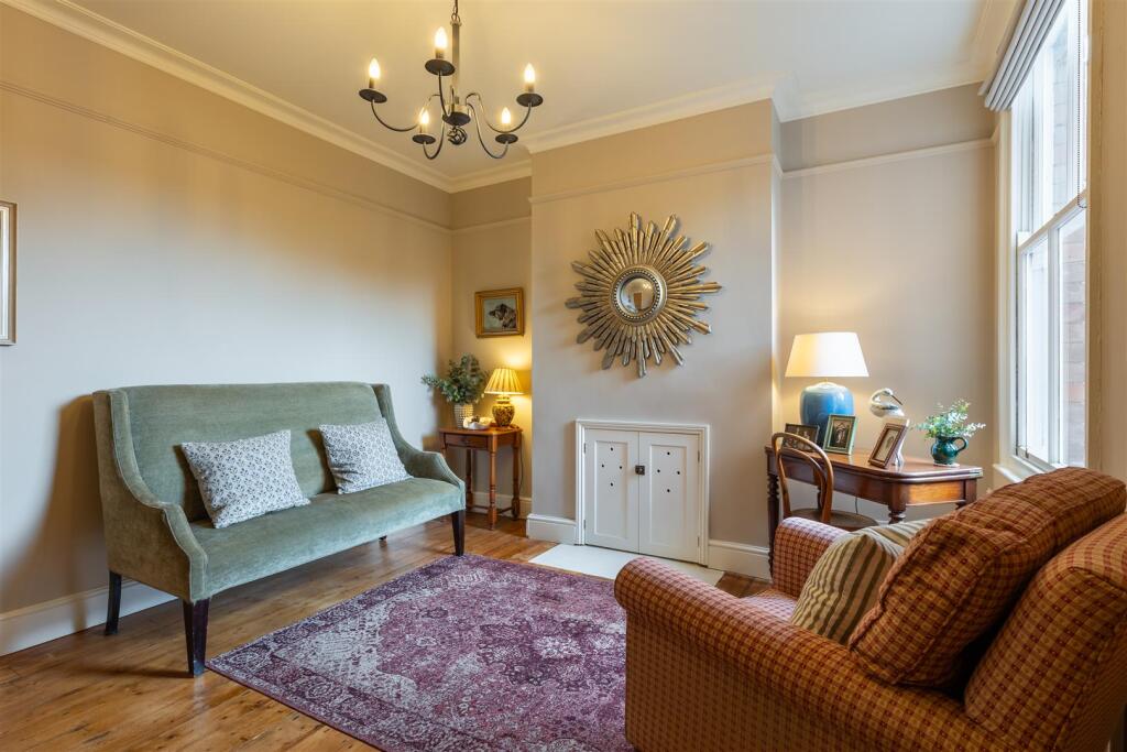 sitting room-2.jpg