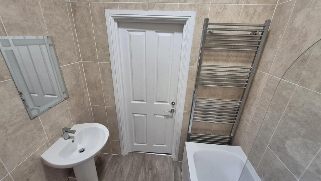 Bathroom 1.jpeg