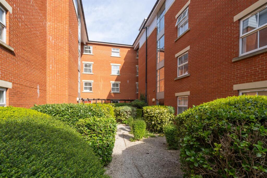 Apt 33 Westley Heights_16.jpg