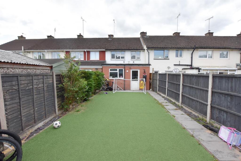 REAR ENCLOSED GARDEN