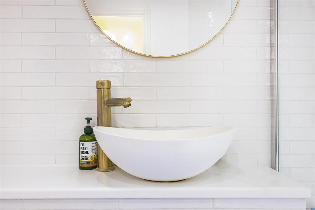 12  Almond Court -002.jpg