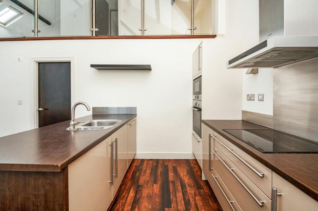 OPEN-PLAN LIVING DINING KITCHEN