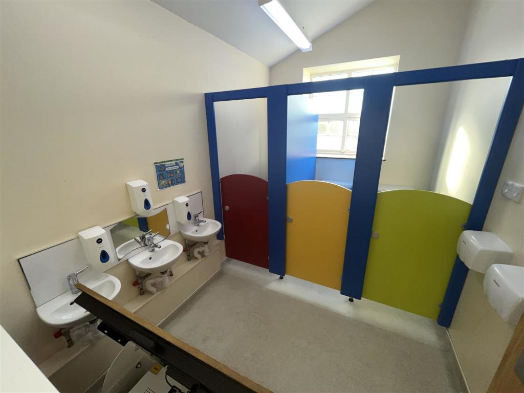 CHILDREN'S TOILETS