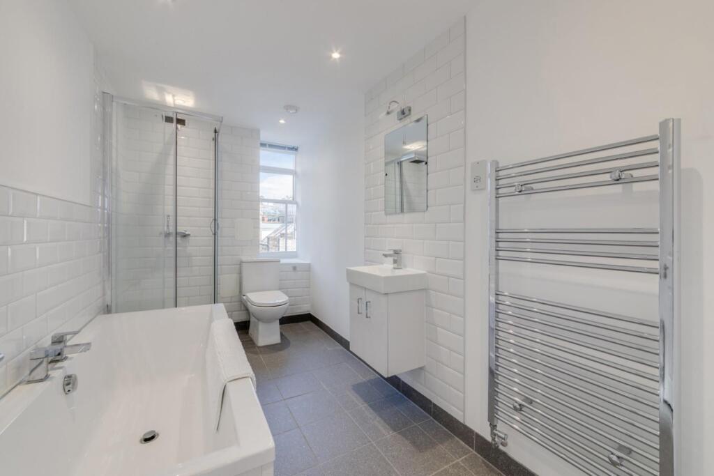 BATHROOM 2.jpg