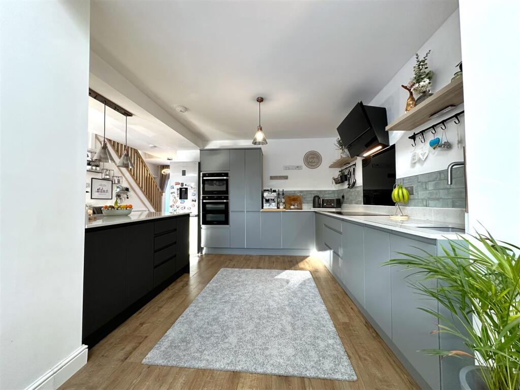 Magnificent Modern Kitchen 680