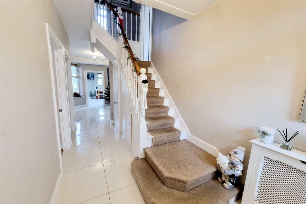 ENTRANCE HALL: PIC. 1