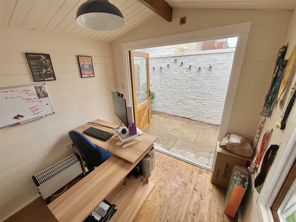 Garden Office Aspect 2