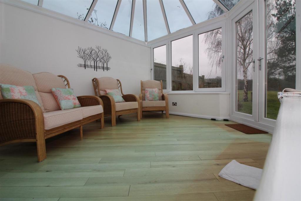 5 Chartview conservatory.JPG