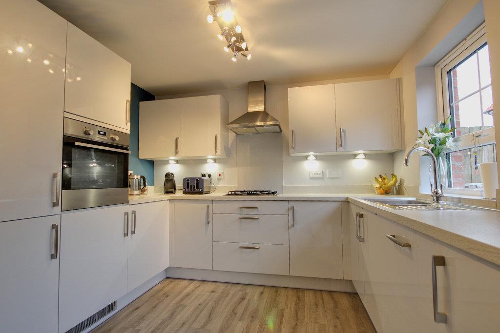 Contemporary Kitchen with built in appliances