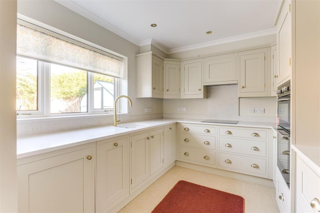 26 Greys Close-10.jpg