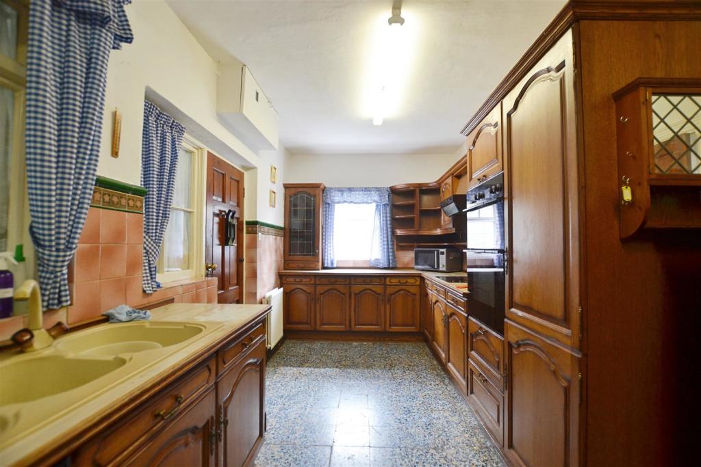 kitchen..JPG