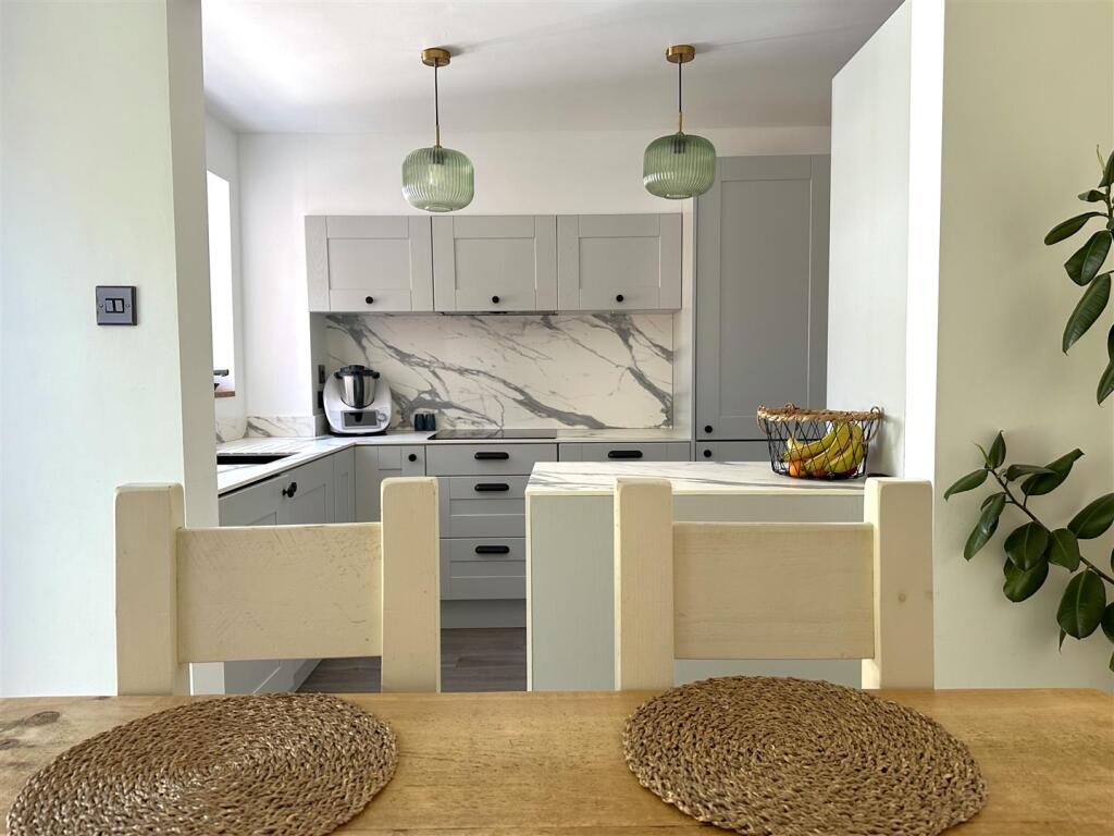 Stylish Dining Kitchen 831