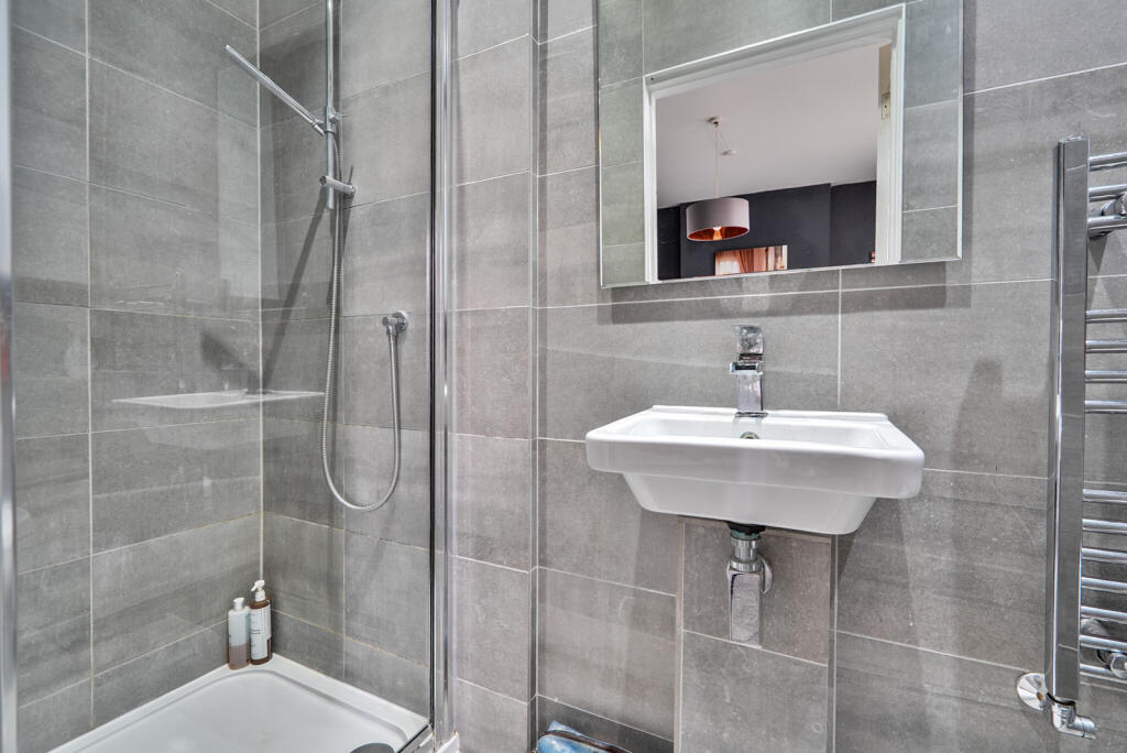 1329412-3-688385c...