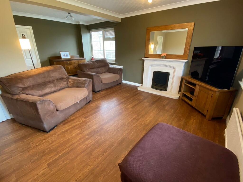cheviot way 11 lounge 3.jpg