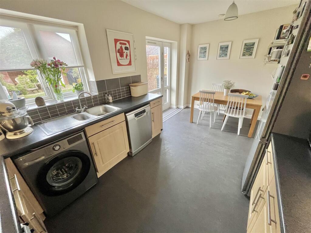 Dining Kitchen Aspect 2