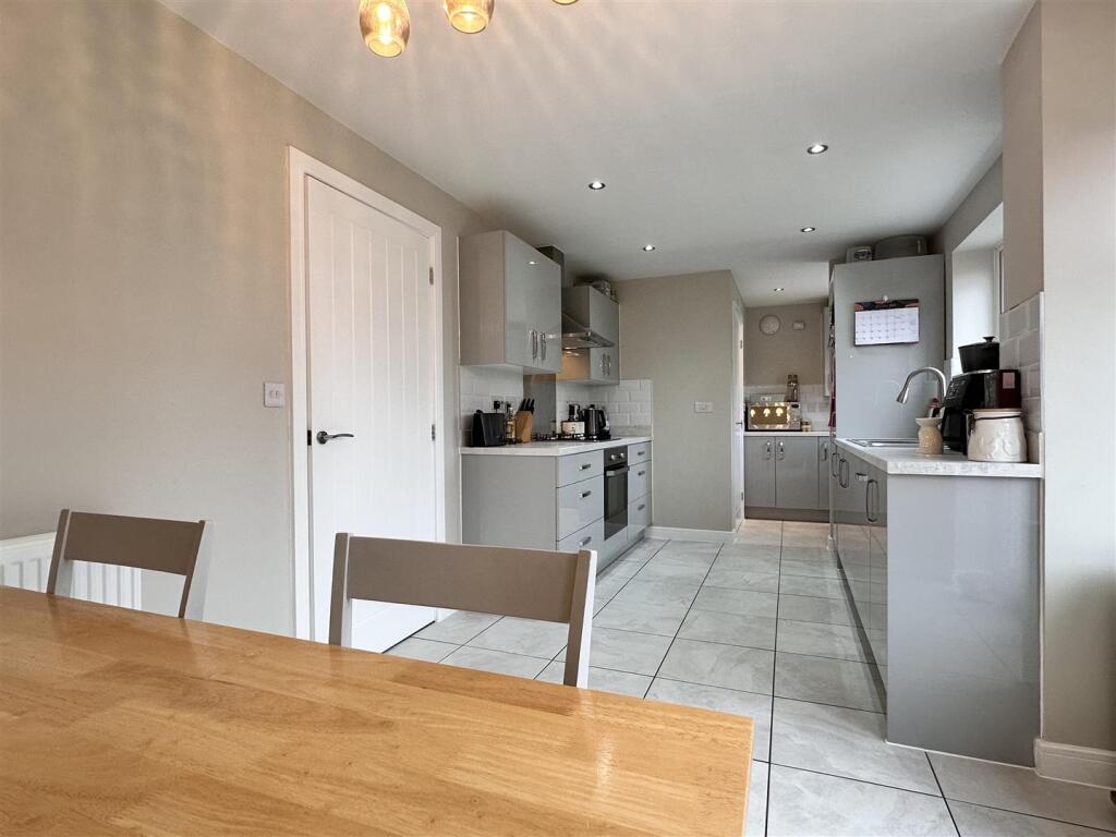 OPEN-PLAN Dining Kitchen 229