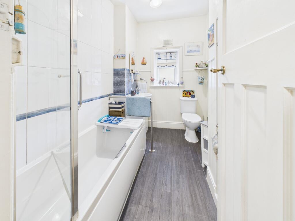 CAM02093G0-PR0056-STILL009