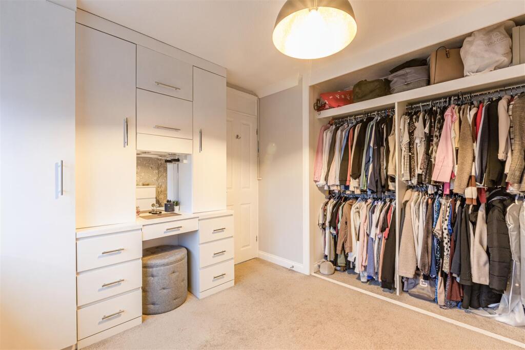 143 High Road, Byfleet, KT14 7RJ - 3.jpg