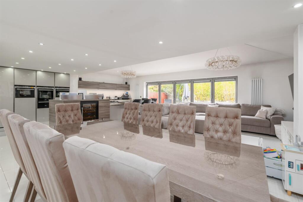 47 Radlow Crescent_4.jpg