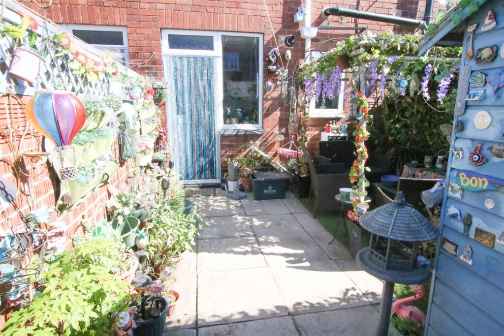 REAR COURTYARD GARDEN