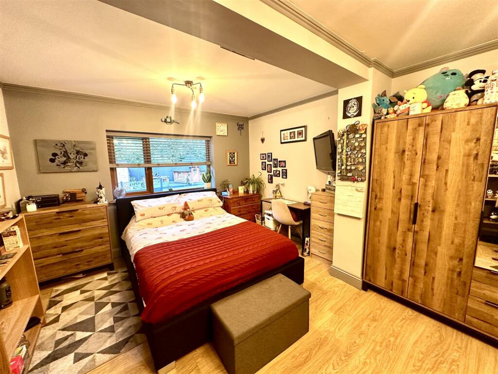 BEDROOM 4