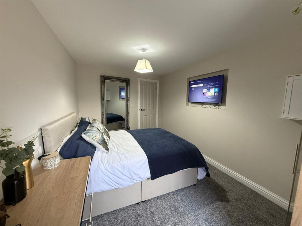 Room 2 notts 1.jpeg