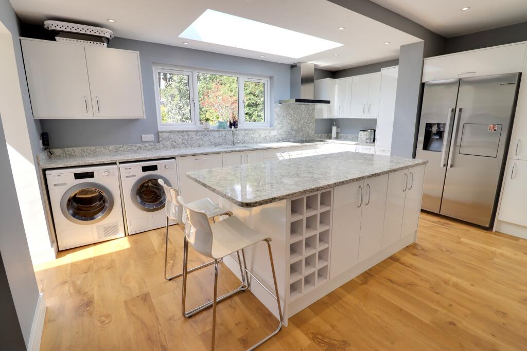 KITCHEN/BREAKFAST ROOM