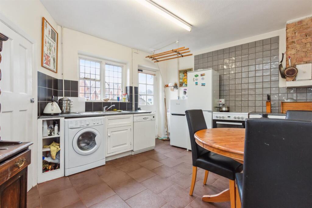 1a Station Approach, KT24 6QX kitchen 1.jpg