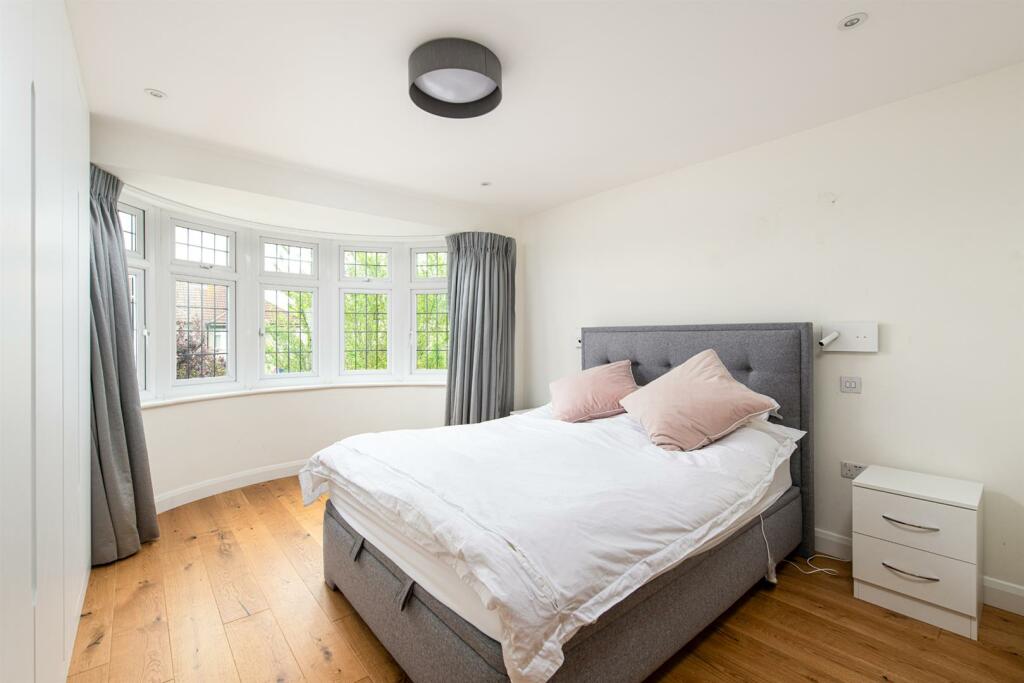 Bedroom1_1.jpg