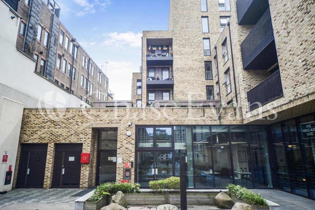 Hand Axe Yard, St Pa