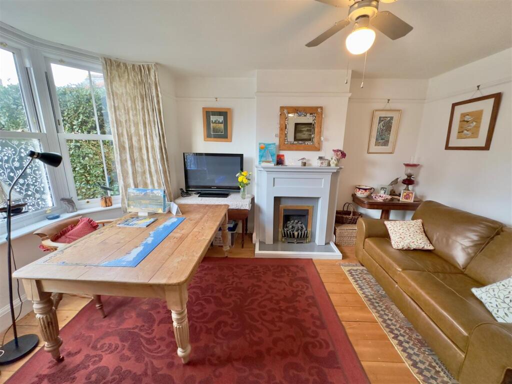 Living Room 1.jpg