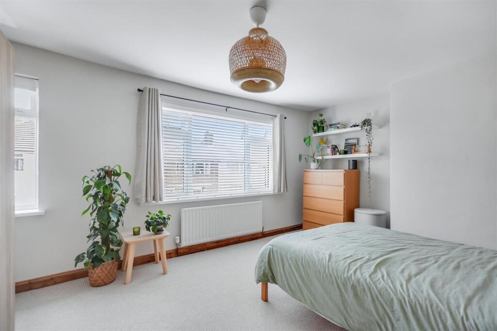 Bedroom 1_1.jpeg
