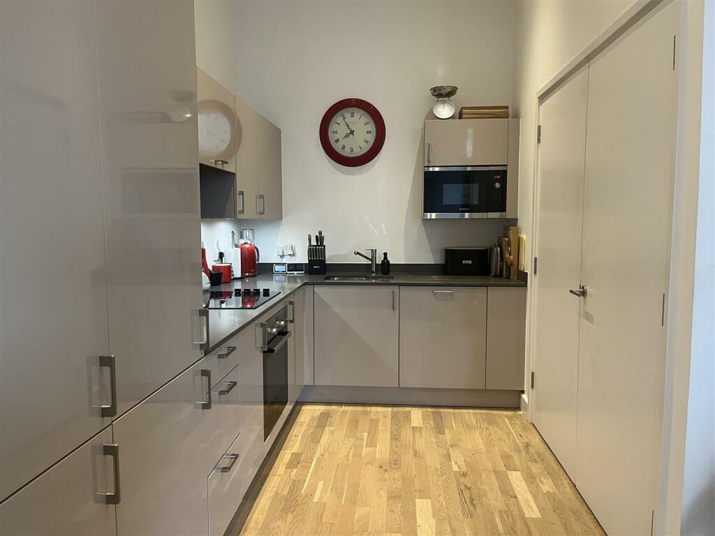 KITCHEN: