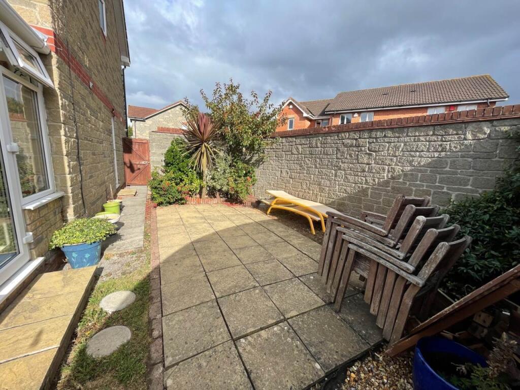 artemesia ave 4 side