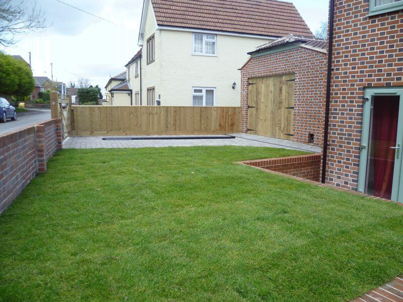 Additional Front Garden Image