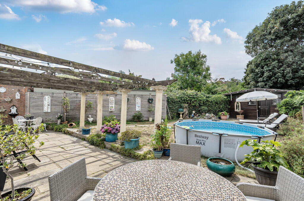 1325600-4-687a769...